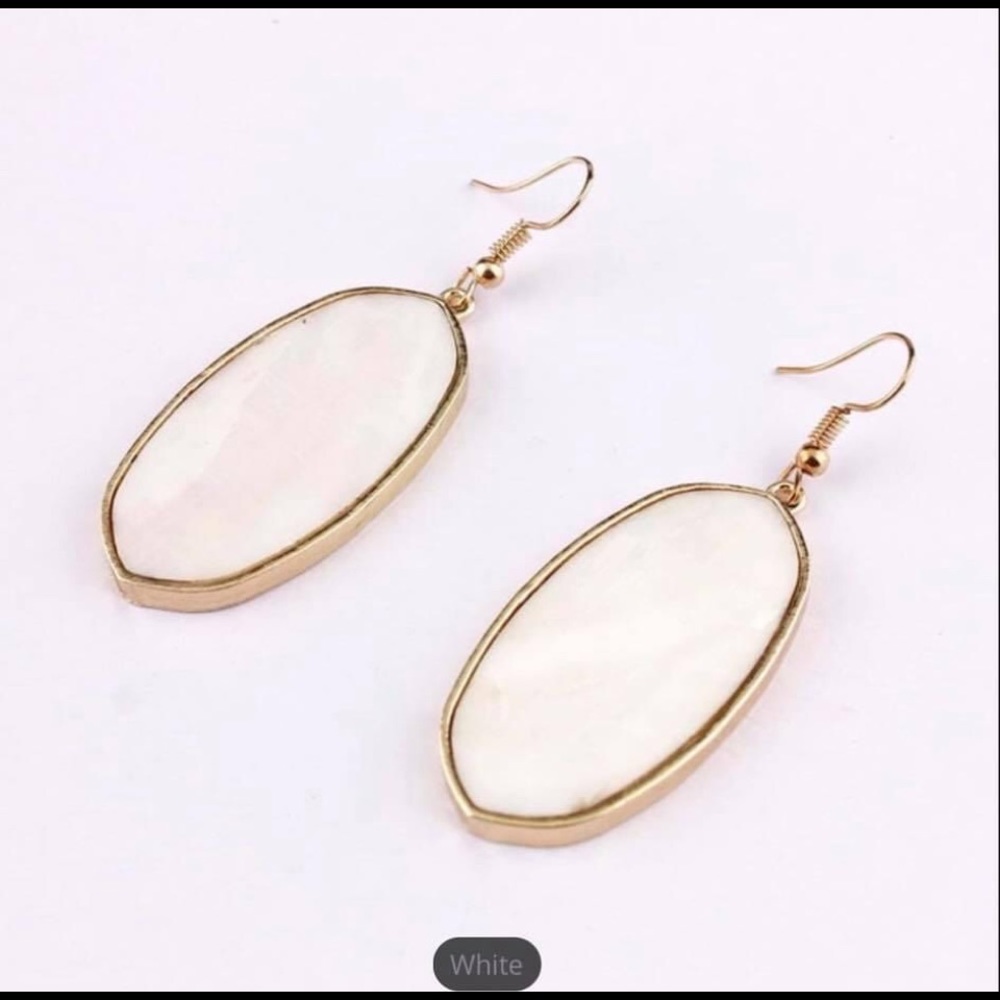 White Natural Stone Oval Earrings - Gold
